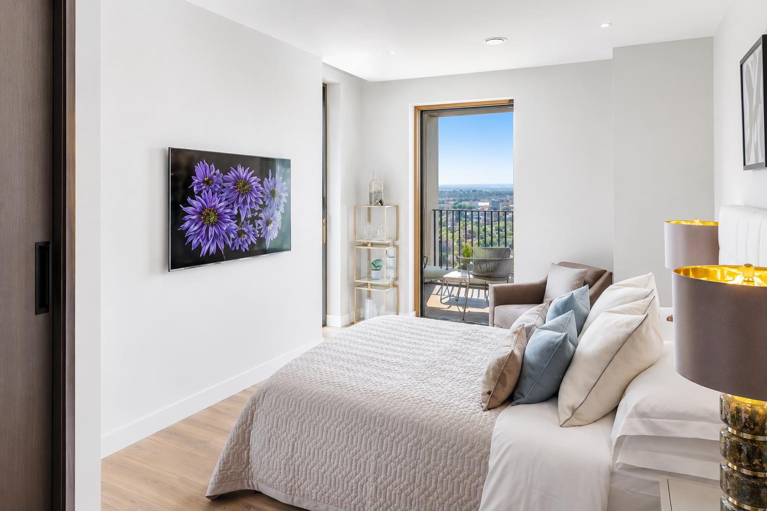 2 bed property in 222 Marsh Wall, LONDON